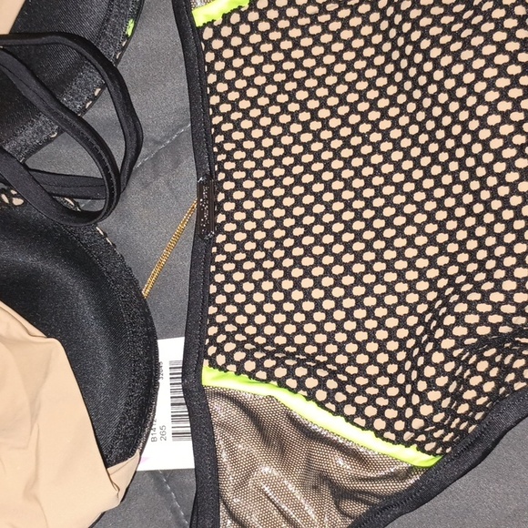 Beach Bunny NWT High Voltage MD Swimsuit - Picture 6 of 10